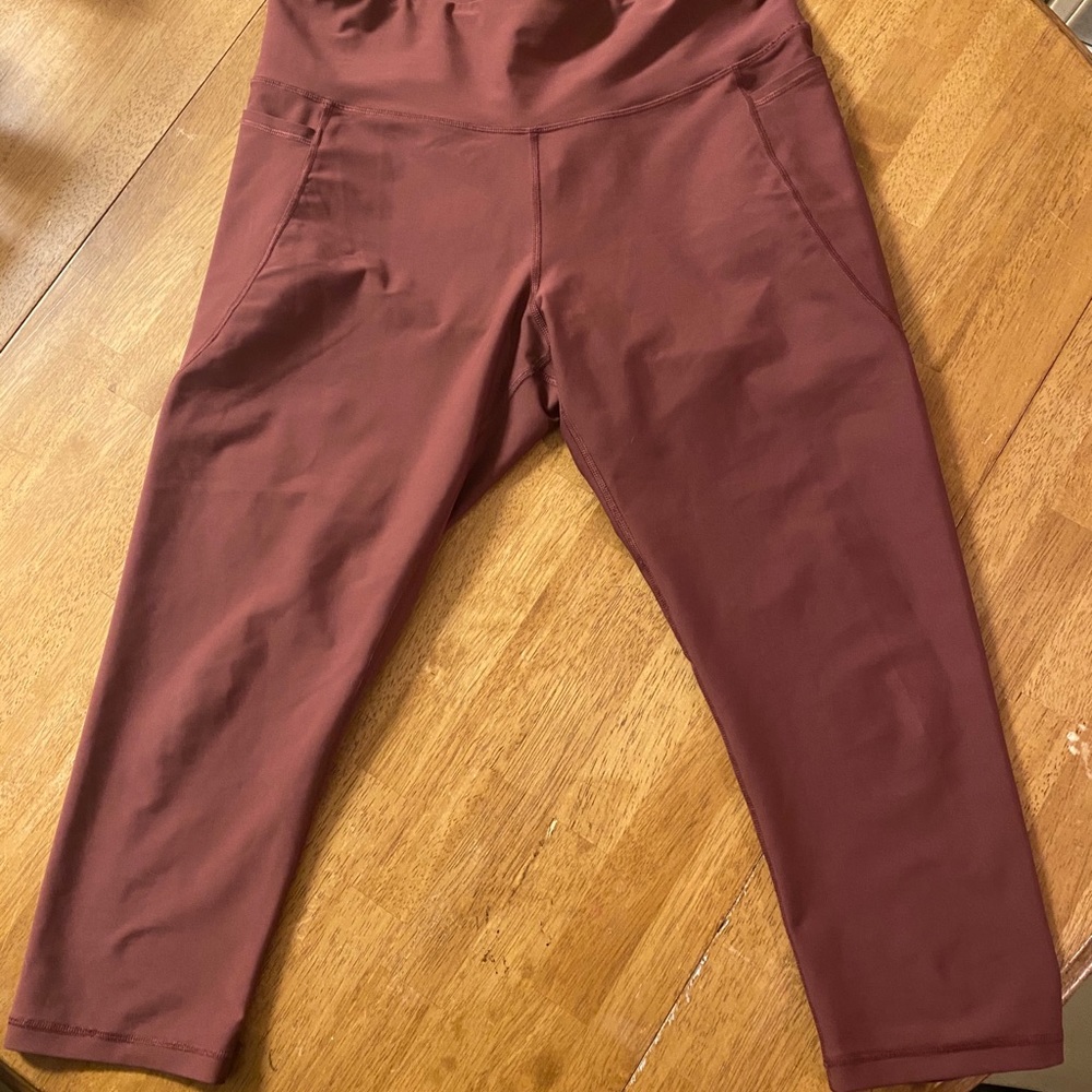 Old Navy compression Capri leggings